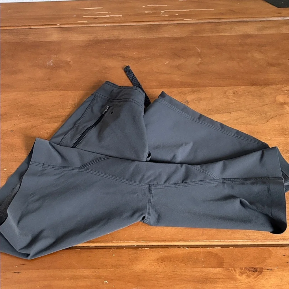 The North Face Men's Dark Gray Athletic Drawstring Shorts Size 30